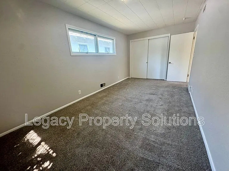 702 W Avenue A #MAIN — Photo 2