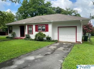 112 Kirby St, Scottsboro, AL 35768