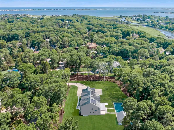 69 Jagger Ln, Westhampton, NY 11977