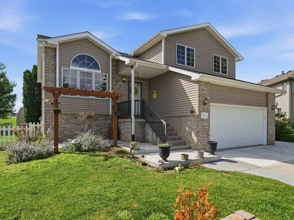 8951 Prairie Village Dr, Lincoln, NE 68507