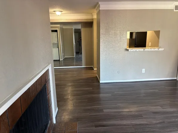 9350 Country Creek Dr, Houston, TX