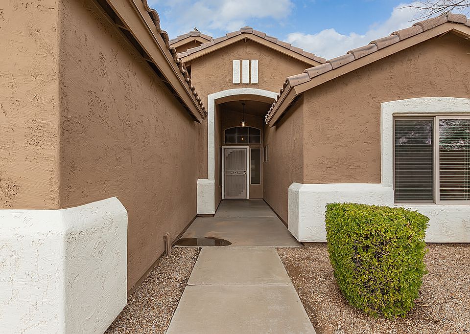 1st image of 722 W Canary Way