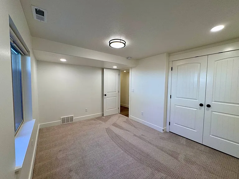 698 S Lake View Dr #B — Photo 29