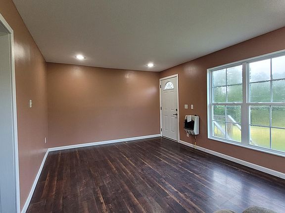 Living room is 11' 4" x 16'