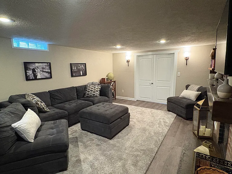 1202 E 36th Ave — Photo 15