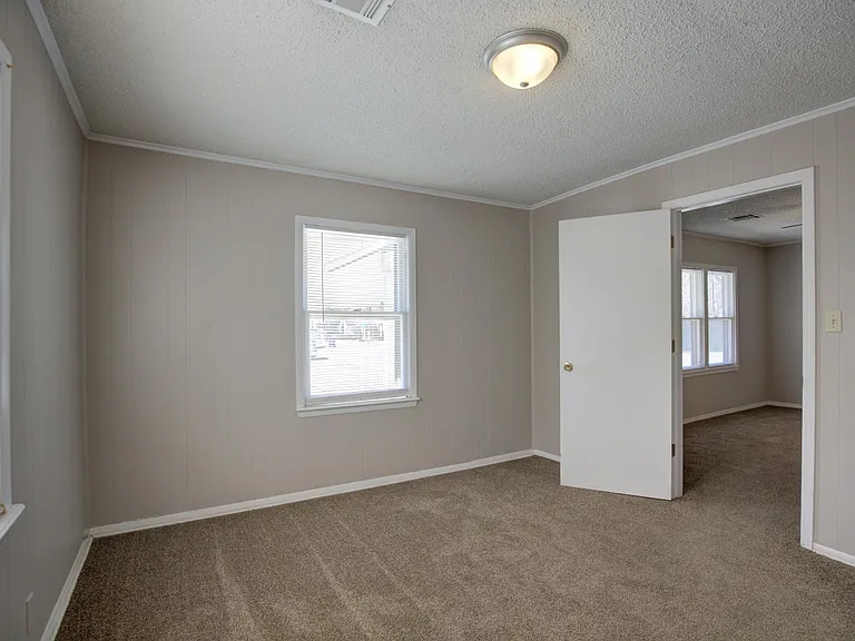 1325 S Delaware Ave — Photo 28