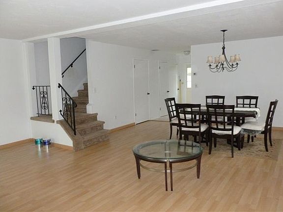 4th image of 123 Buckingham Ct