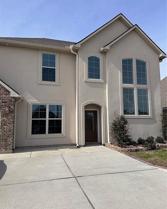 1st image of 109 Lakeshore Vlg S