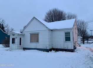 761 S Chestnut St, Reed City, MI 49677