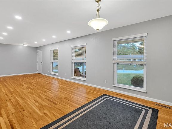 4th image of 770 Montmartre Dr