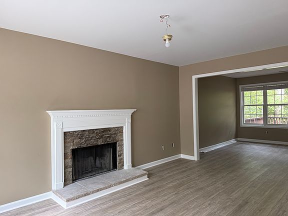 3rd image of 220 Snapfinger Ln