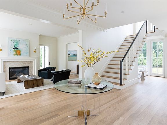 2nd image of 68 Clyde St