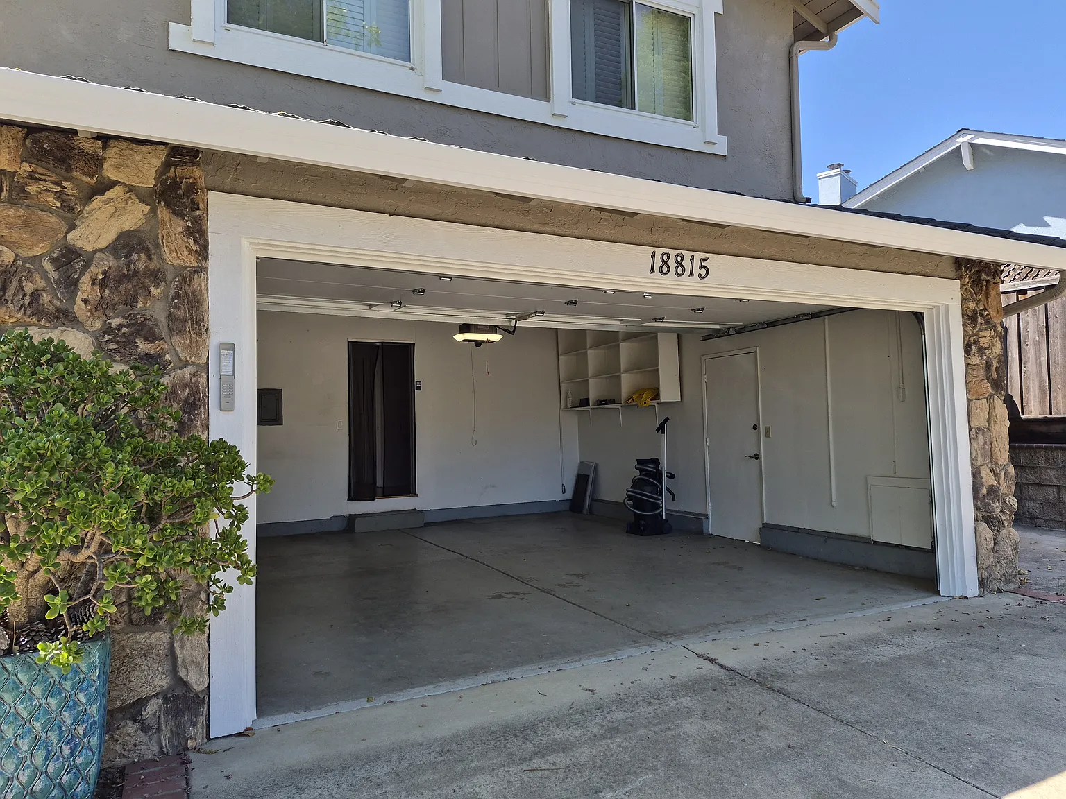 4 bed, 2262 sqft, $5,350 — Photo 3