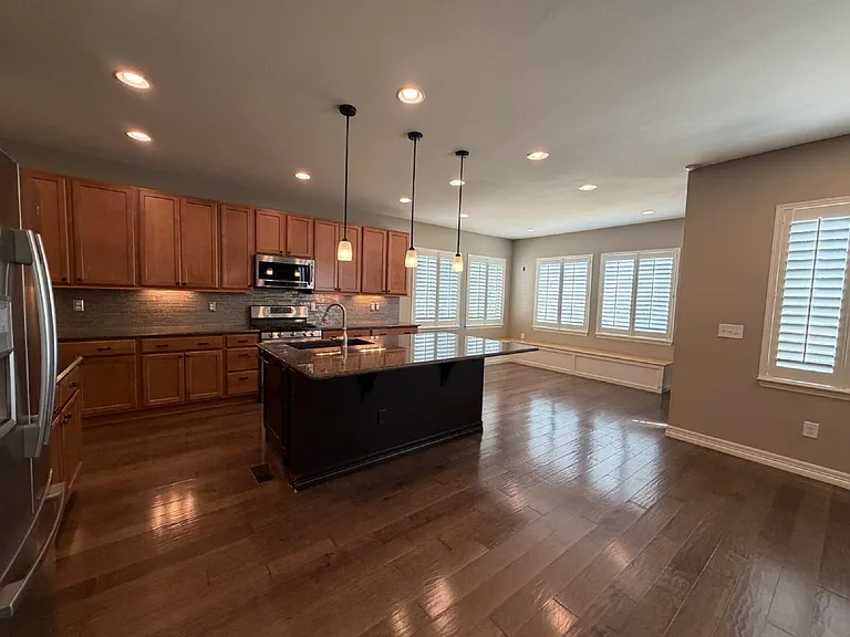 16558 Prospect Ln — Photo 5