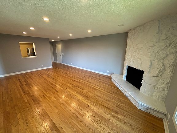 5th image of 1365 N Sterling Ave #208B