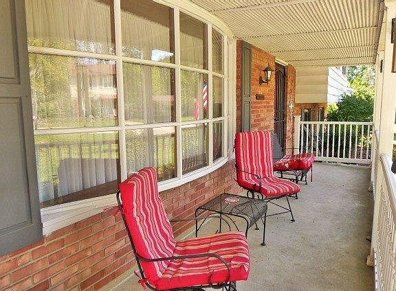 3rd image of 2421 Queen Mary Ln