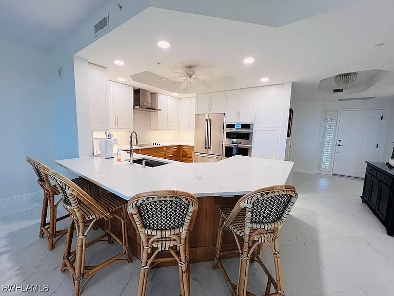 425 Cove Tower Dr #902 — Photo 5