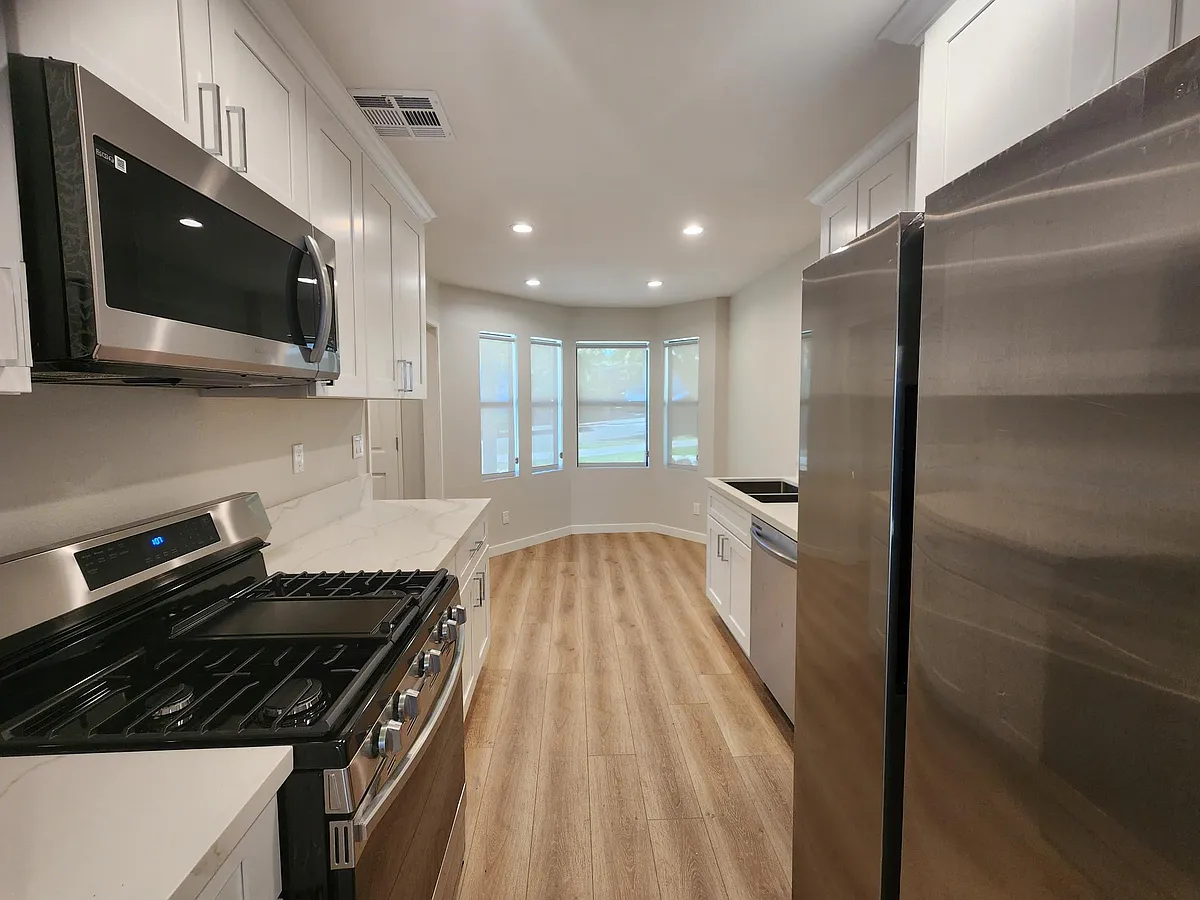 Building Photo - 104 N Hermosa Ave