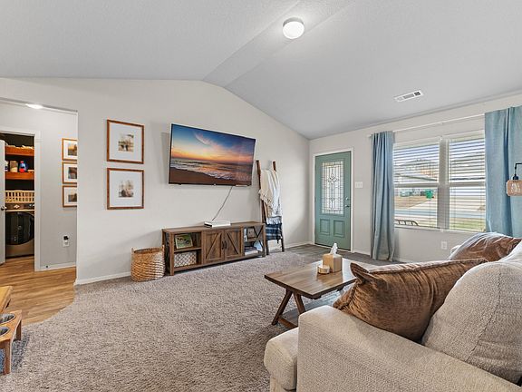 3rd image of 20 Summer Wind Rd