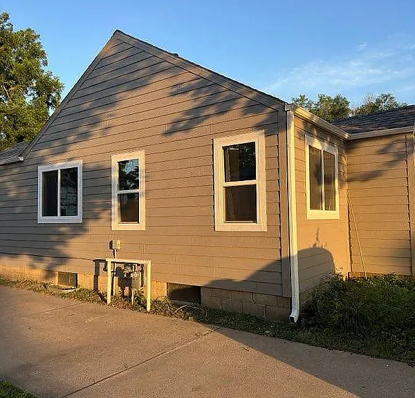 617 Montrose St — Photo 3