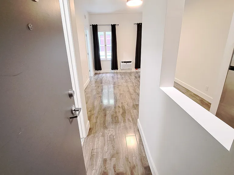 839 Parkman Ave — Photo 2