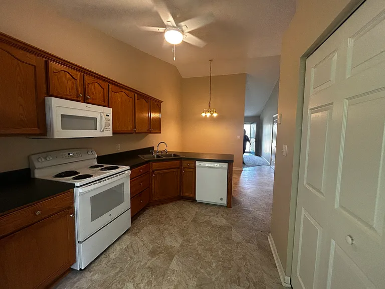 92 Steeplechase Ln #92 — Photo 3