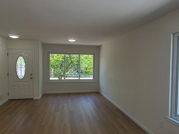 4th image of 319 Merrymount St