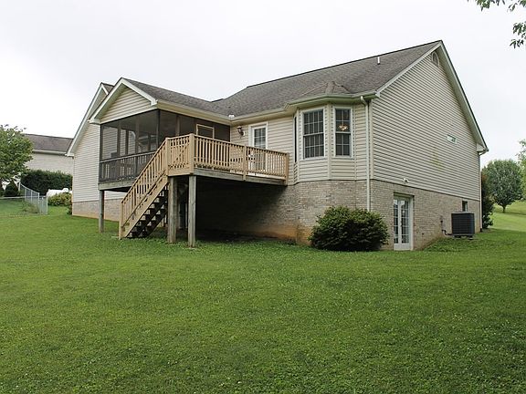 3rd image of 25351 Whiteridge Dr