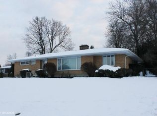 4880 Ledge Ln, Williamsville, NY 14221