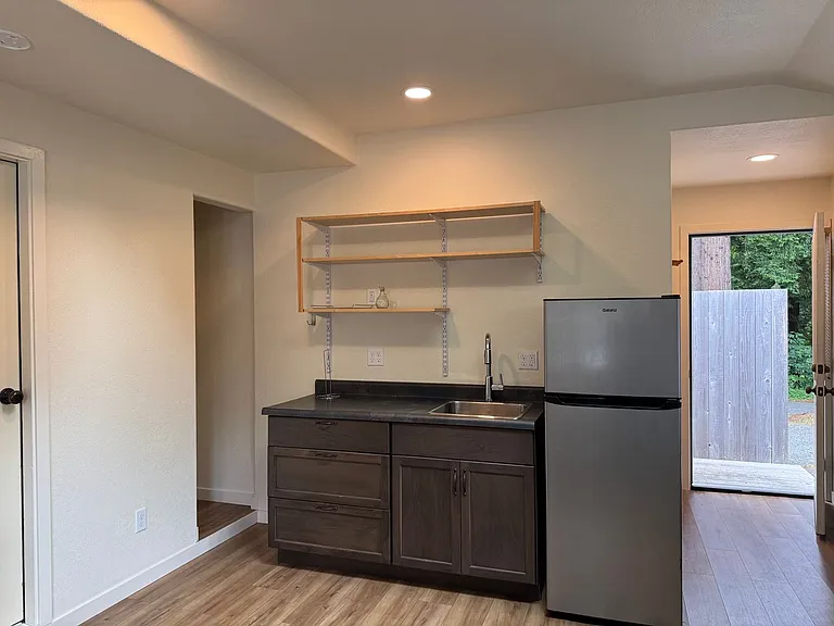 346 California Ave — Photo 10
