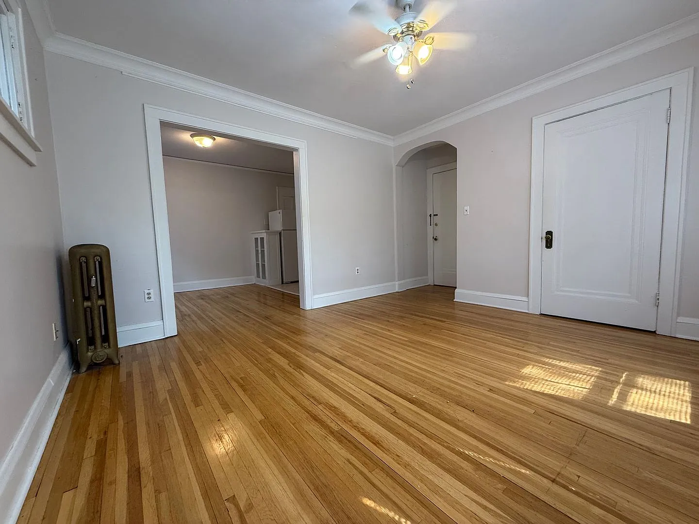 935 Goodrich Ave — Photo 2
