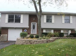 50 Hobble Bush Dr, Lake Zurich, IL 60047