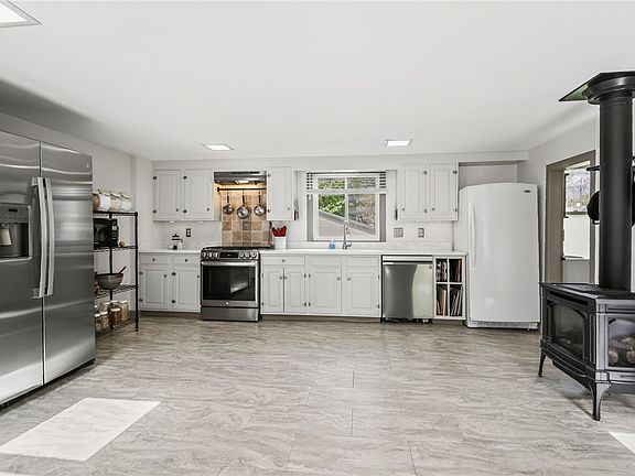 4th image of 143 William St