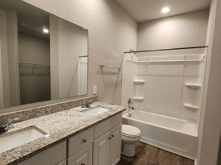 621 Jennifer Cv — Photo 16