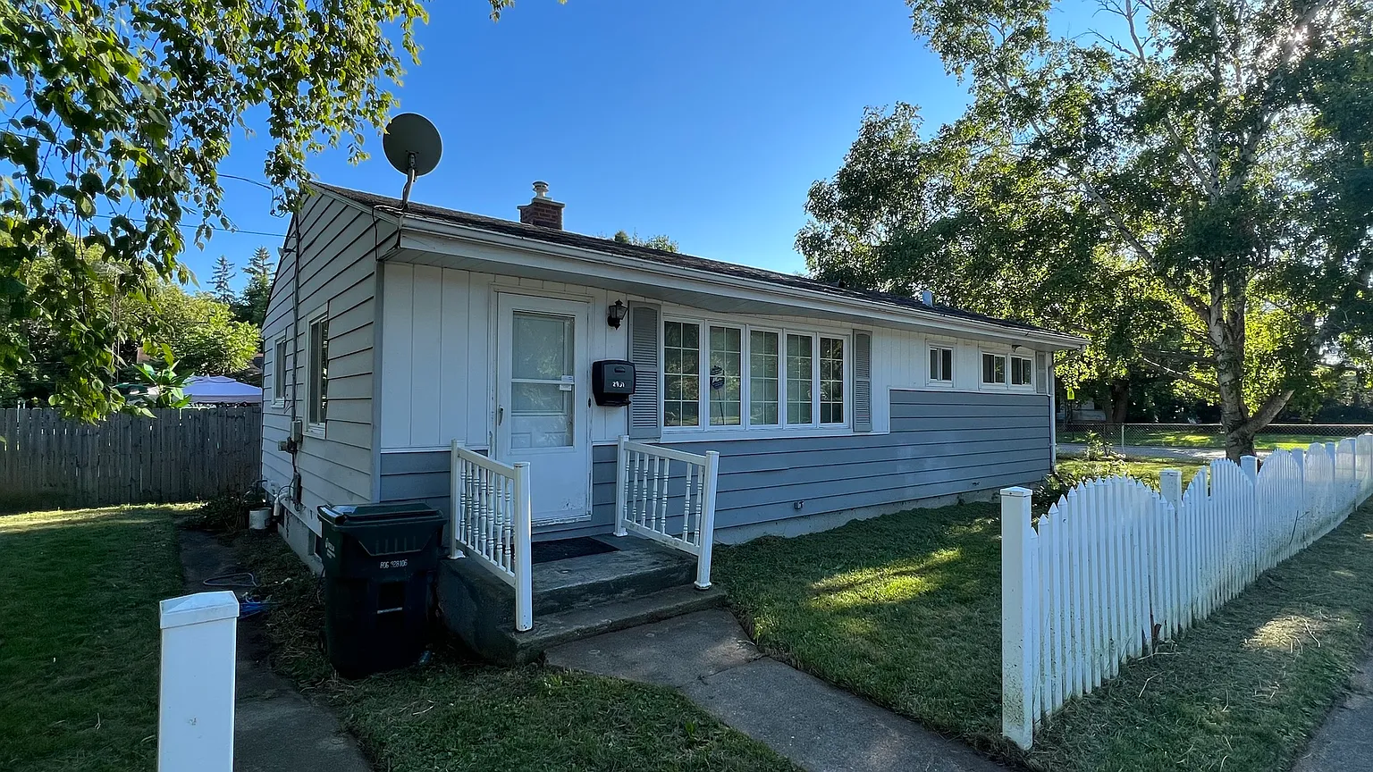 2901 Ezra Ave photo 1