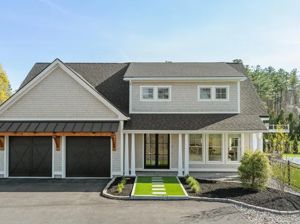 8 Joshua Way, Falmouth, ME 04105