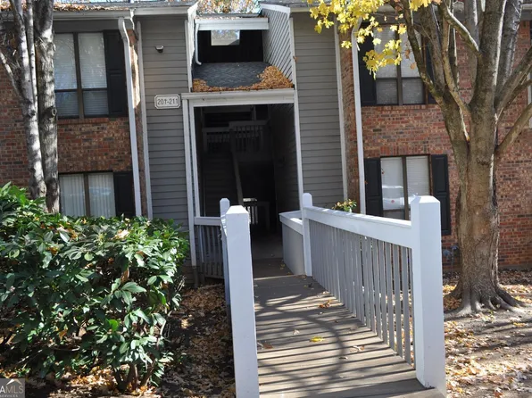207 Warm Springs Cir, Roswell, GA 30075