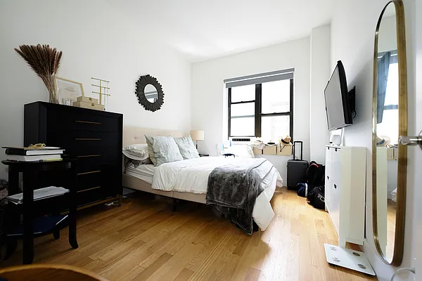 Rented by Buchbinder & Warren | media 18