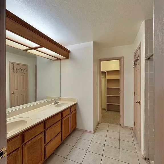 3516 N 32nd St — Photo 15