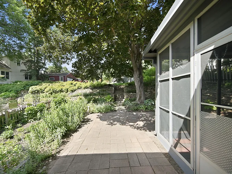 4042 Queen Ave S #A — Photo 35