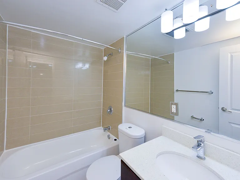4190 Bathurst St — Photo 9