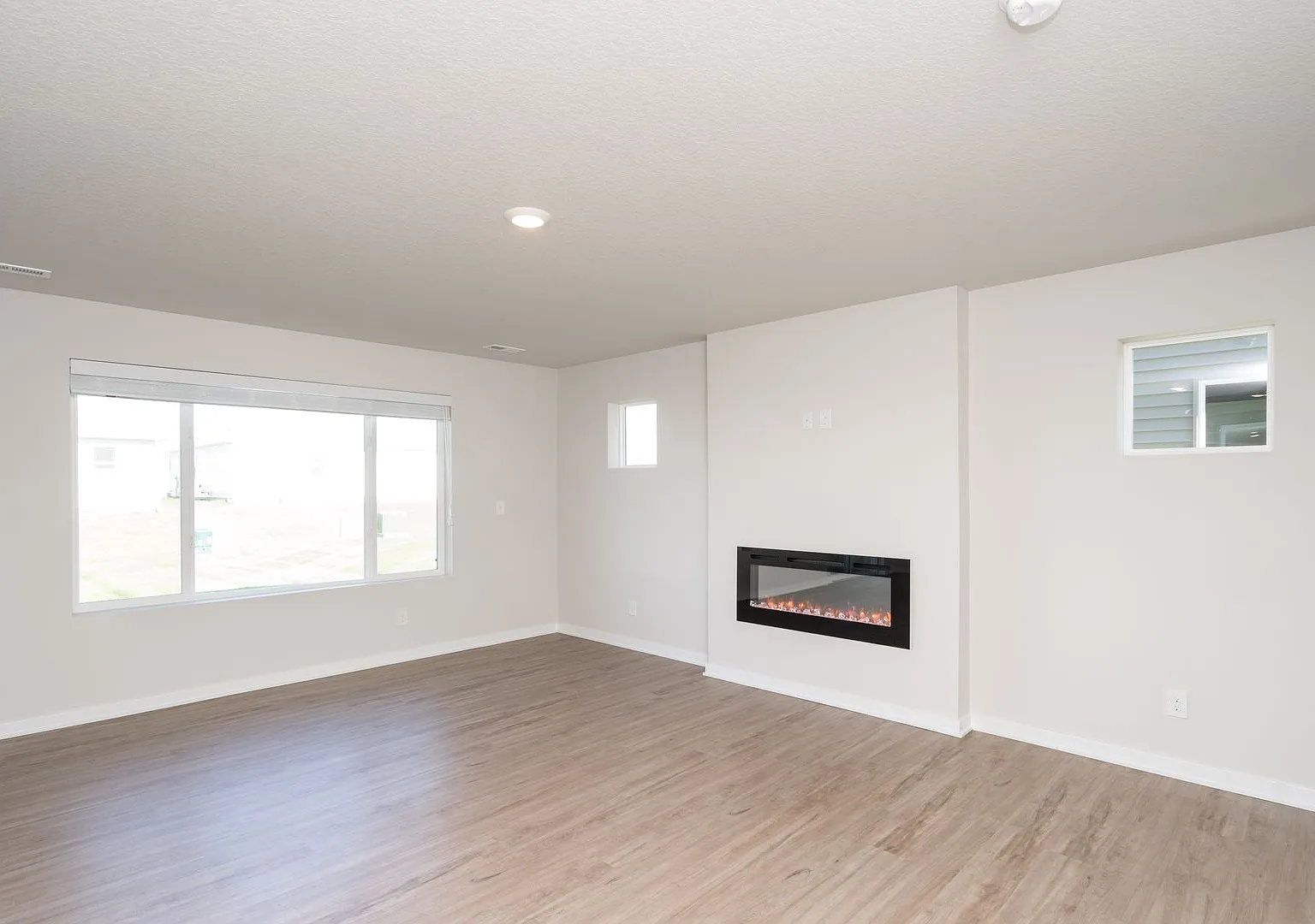 New 3 Bedroom, 3 Bath 2-Story Twin Home for Rent! — Photo 4