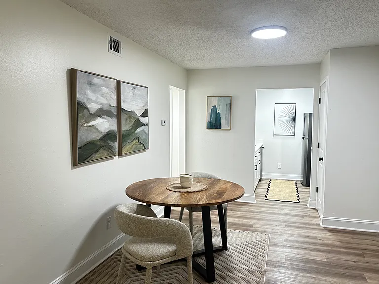 Brookhaven Apartments — Photo 18