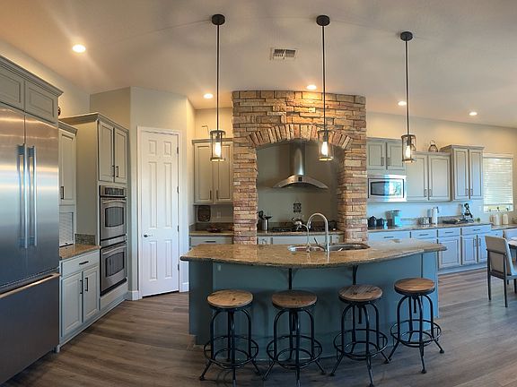 2nd image of 634 E Bellerive Pl