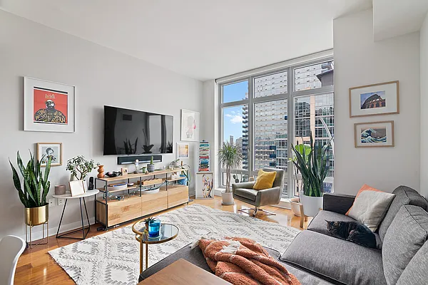 Rented by Compass | media 25