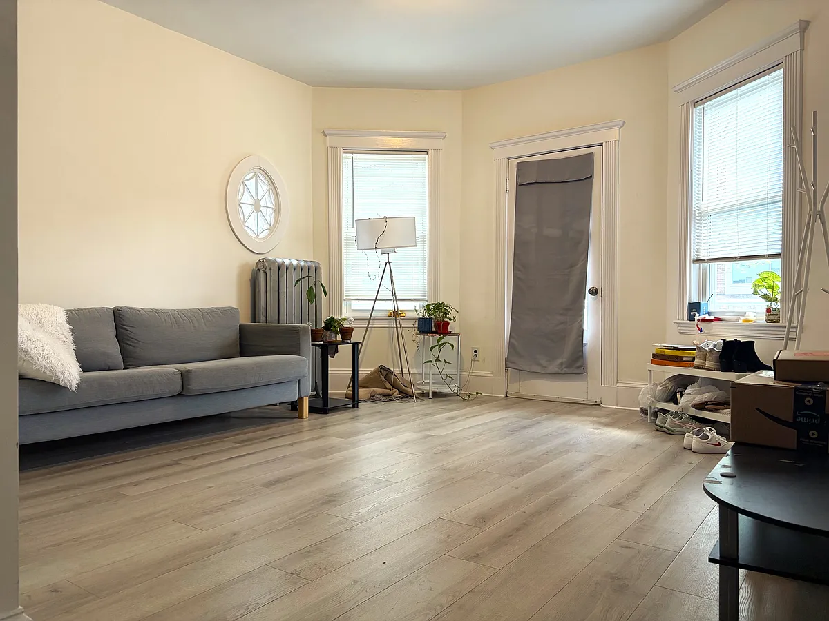 Building Photo - 148 Washington St #2