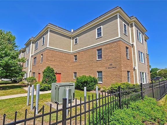 3rd image of 600 N Broadway APT 2A