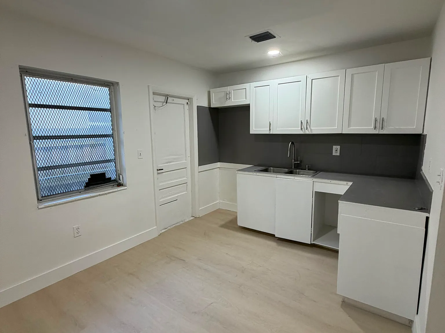 3 bed, $2,300 — Photo 3