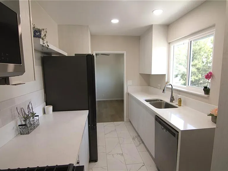 1512 N Allen Ave — Photo 5