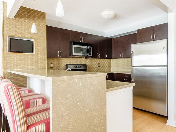 3rd image of 1490 Outlook Ave APT 2A